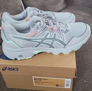 WOMEN'S  ASICS GEL - VENTURE 8 / SIZE 9